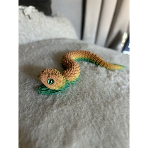 3D Printed Articulated Ombre Viper Snake. Fidget Toy. - Picture 5 of 9